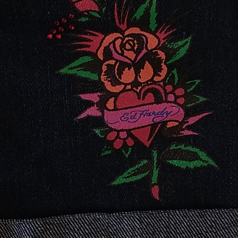Ed Hardy shorts. - Picture 3 of 8